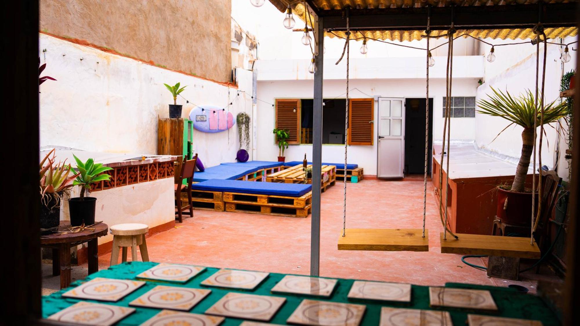 Dona Rose Surf Hostel Лас-Пальмас-де-Гран-Канария Экстерьер фото